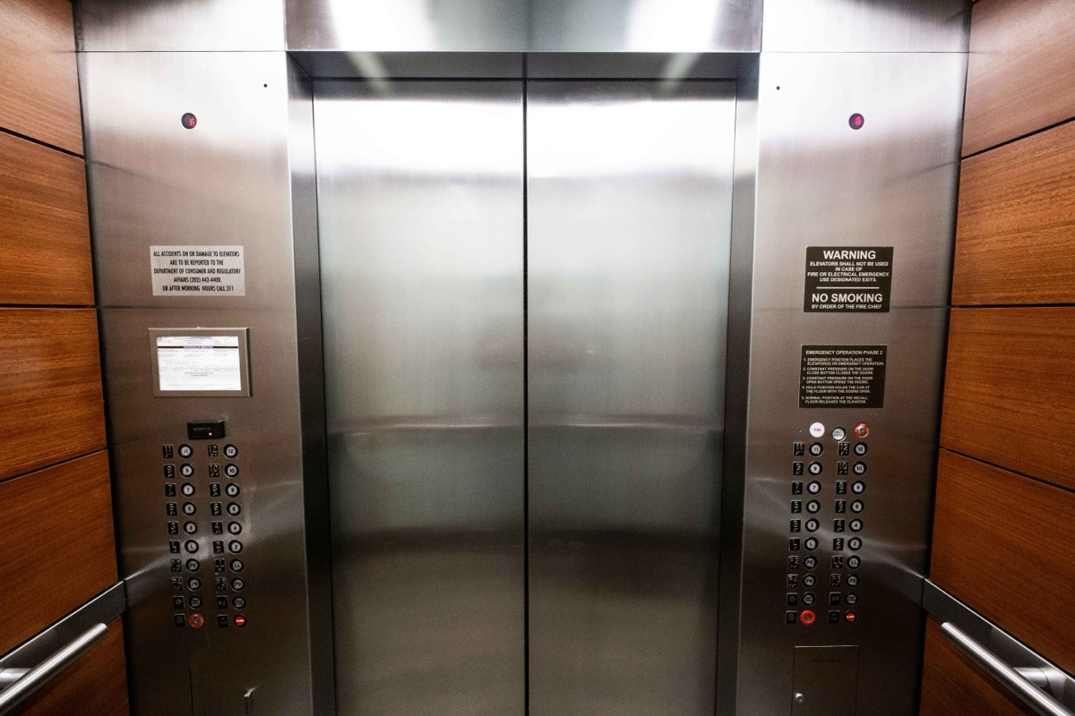 Elevador de alta gama modernizado